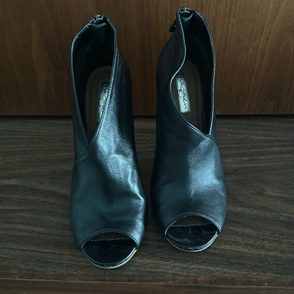 Halogen Black Leather High Heel